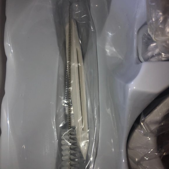 Rodan and Fields Macro Exfoliator - Picture 3 of 4